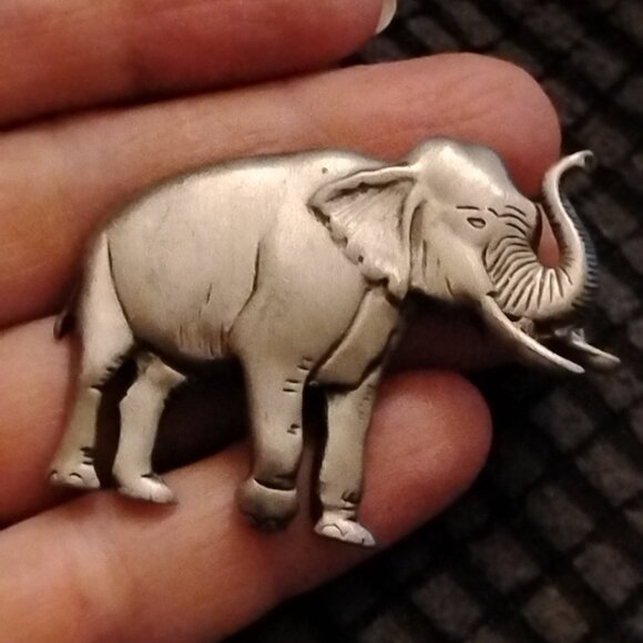 Silver Tone Elephant Figurine Brooch Pin - Picture 8 of 9
